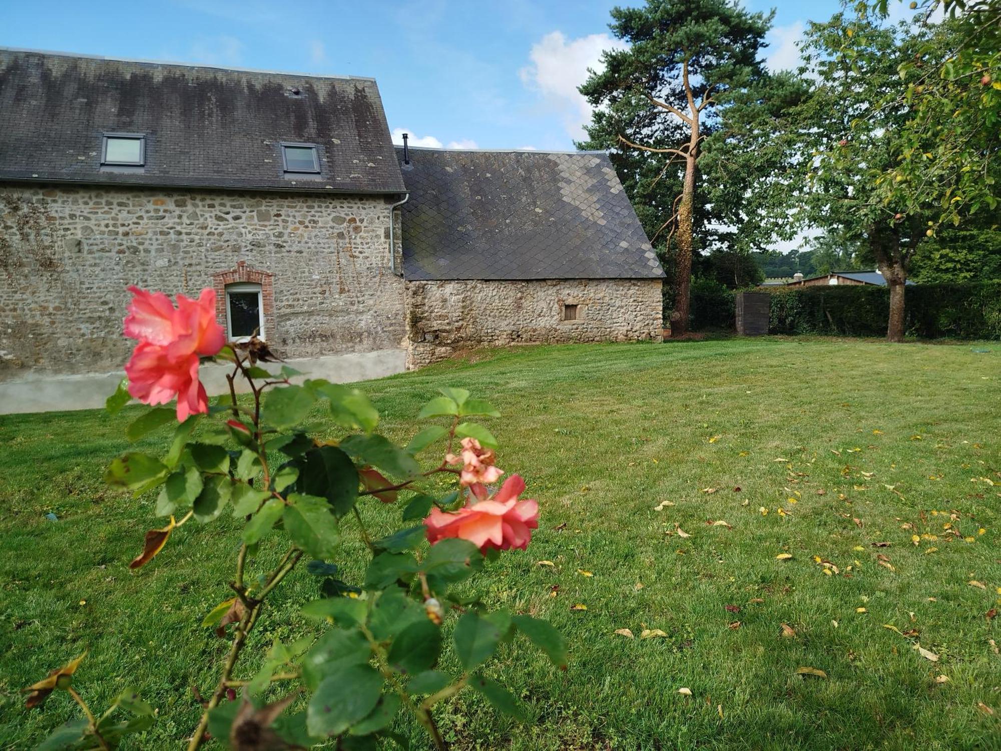 Le Gite De La Haie Portee Lignieres-Orgeres Bagian luar foto